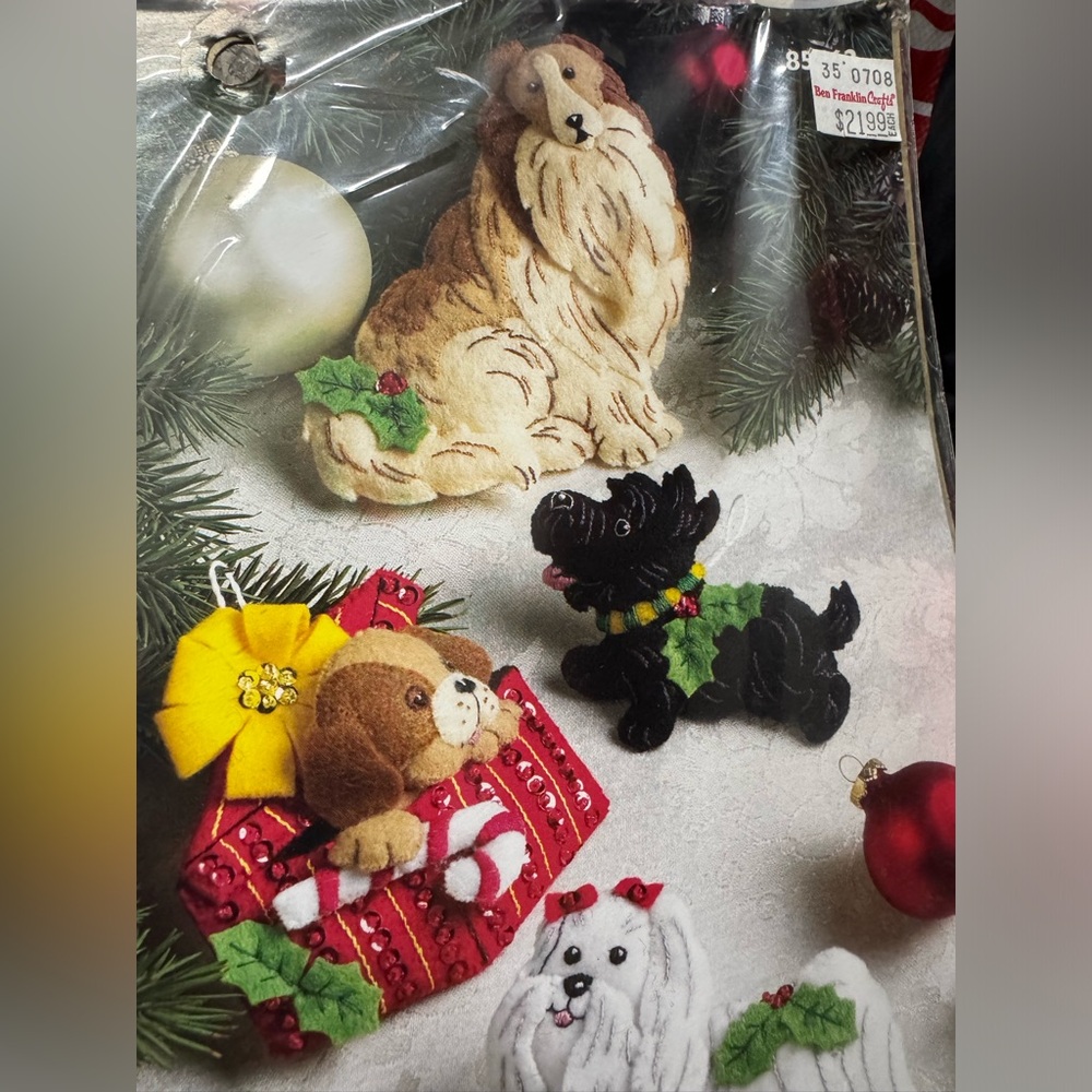 BUCILLA Santa Paws 6 Piece Felt Ornament Craft Kit 85462 Dogs/ Puppies Craft NWT - Picture 2 of 16